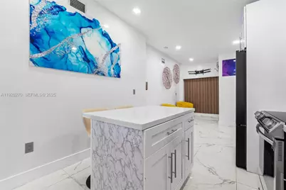 8822 NW 112th Ter, Hialeah Gardens, FL 33018 - Photo 9