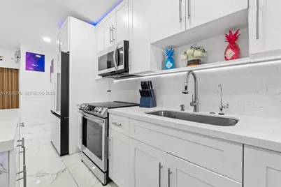 8822 NW 112th Ter, Hialeah Gardens, FL 33018 - Photo 7