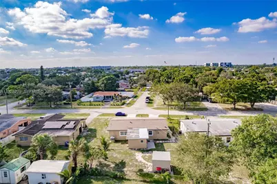 720 NW 38th Ave, Lauderhill, FL 33311 - Photo 3