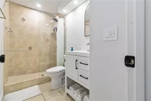 3475 Emerald Oaks Dr, Hollywood, FL 33021 - Photo 13