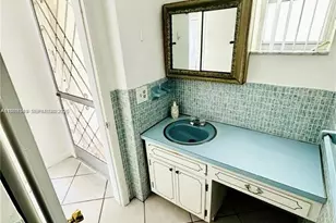 330 SE 2nd St, Hallandale Beach, FL 33009 - Photo 7