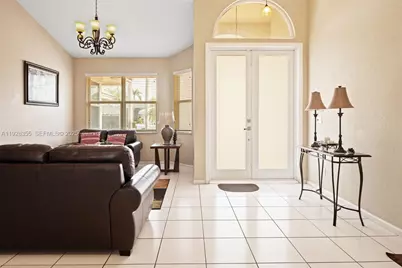 600 E Cypress Pointe Dr E, Pembroke Pines, FL 33027 - Photo 3