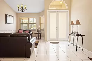 600 E Cypress Pointe Dr E, Pembroke Pines, FL 33027 - Photo 3