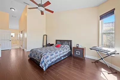 600 E Cypress Pointe Dr E, Pembroke Pines, FL 33027 - Photo 17
