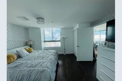 90 SW 3rd St #4404, Miami, FL 33130 - Photo 13