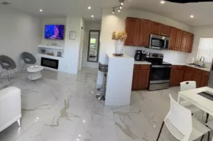 208 NW 7th St, Hallandale Beach, FL 33009 - Photo 9