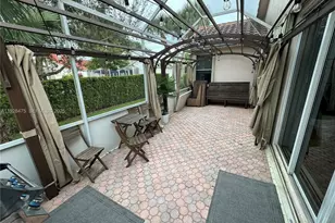 1525 W Lacosta Dr W, Pembroke Pines, FL 33027 - Photo 39