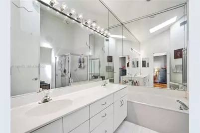 1525 W Lacosta Dr W, Pembroke Pines, FL 33027 - Photo 27