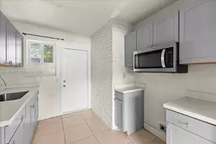 140 NW 198th St, Miami Gardens, FL 33169 - Photo 5