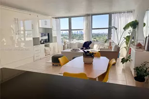2899 Collins Ave, Miami Beach, FL 33140 - Photo 3