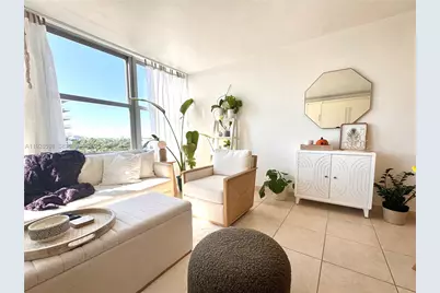 2899 Collins Ave #1004, Miami Beach, FL 33140 - Photo 5