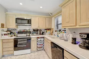 1057 NE 202nd Ln, Miami, FL 33179 - Photo 15