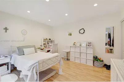 1057 NE 202nd Ln, Miami, FL 33179 - Photo 29