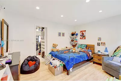 1057 NE 202nd Ln, Miami, FL 33179 - Photo 23