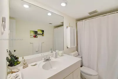 1057 NE 202nd Ln, Miami, FL 33179 - Photo 31