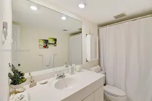 1057 NE 202nd Ln, Miami, FL 33179 - Photo 31