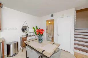 11006 N Harmony Lake Cir, Davie, FL 33324 - Photo 7