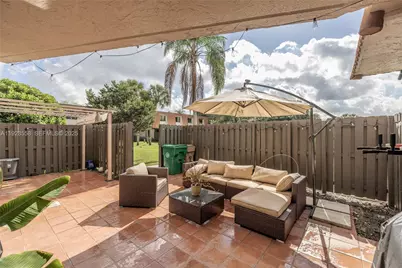 11006 N Harmony Lake Cir, Davie, FL 33324 - Photo 15