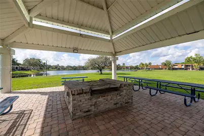 11006 N Harmony Lake Cir, Davie, FL 33324 - Photo 17