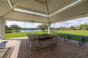 11006 N Harmony Lake Cir, Davie, FL 33324 - Photo 17