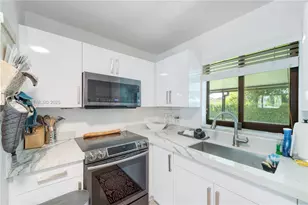 10350 SW 4th St, Sweetwater, FL 33174 - Photo 13