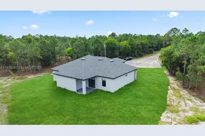 840 Guinne Ln, Lehigh Acres, FL 33974 - Photo 9