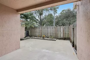 30 Chestnut Cir, Cooper City, FL 33026 - Photo 29