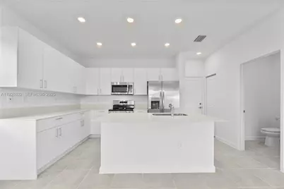 2498 SE 25th Ct, Homestead, FL 33035 - Photo 9