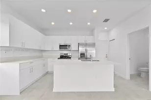 2498 SE 25th Ct, Homestead, FL 33035 - Photo 9