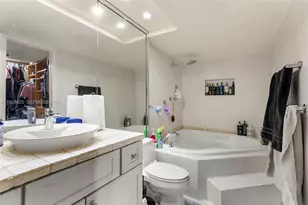 19440 NE 26th Ave, Miami, FL 33180 - Photo 25