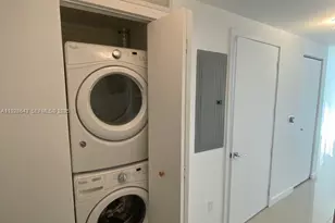 488 NE 18th St, Miami, FL 33132 - Photo 21