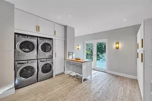 607 Melaleuca Ln, Miami, FL 33137 - Photo 27