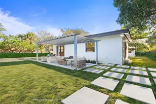 665 NE 117th St, Biscayne Park, FL 33161 - Photo 3