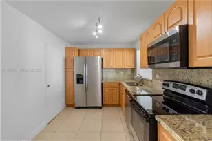 7135 Collins Ave, Miami Beach, FL 33141 - Photo 5