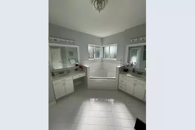 11308 NW 58th Ter, Doral, FL 33178 - Photo 13