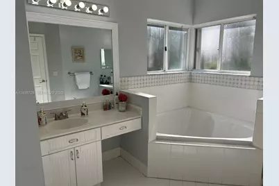 11308 NW 58th Ter, Doral, FL 33178 - Photo 15