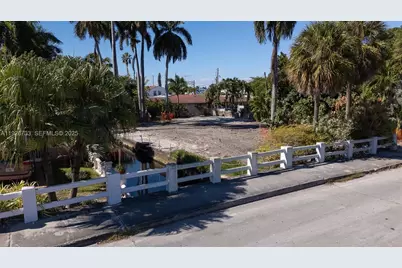 848 NW 18th Ave, Miami, FL 33125 - Photo 15