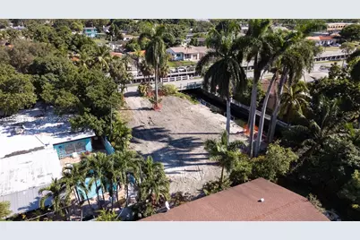 848 NW 18th Ave, Miami, FL 33125 - Photo 13