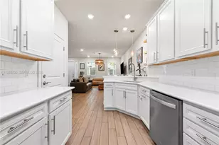 1030 Eucalyptus Dr, Hollywood, FL 33021 - Photo 3