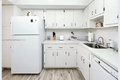 5701 Collins Ave #505, Miami Beach, FL 33140 - Photo 13