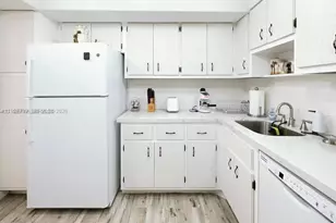 5701 Collins Ave, Miami Beach, FL 33140 - Photo 13