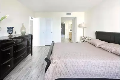 5701 Collins Ave #505, Miami Beach, FL 33140 - Photo 9