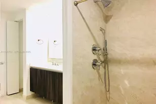 488 NE 18th St, Miami, FL 33132 - Photo 15