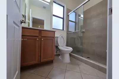 8841 W 34th Ct, Hialeah, FL 33018 - Photo 19