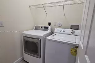 8841 W 34th Ct, Hialeah, FL 33018 - Photo 29