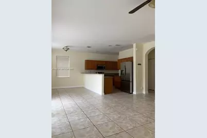 8841 W 34th Ct, Hialeah, FL 33018 - Photo 9