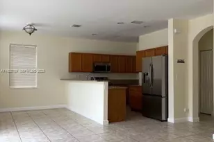 8841 W 34th Ct, Hialeah, FL 33018 - Photo 9