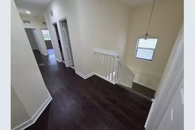 8841 W 34th Ct, Hialeah, FL 33018 - Photo 13