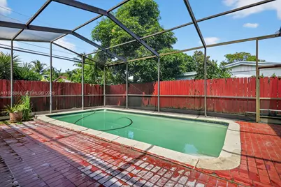 245 NE 175th St, North Miami Beach, FL 33162 - Photo 21