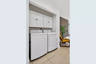 245 NE 175th St, North Miami Beach, FL 33162 - Photo 15